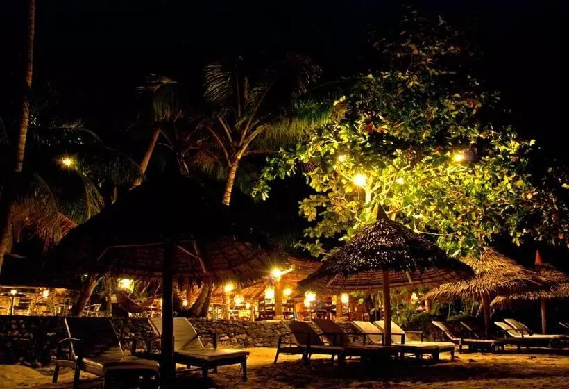 Easy Diving And Beach Resort