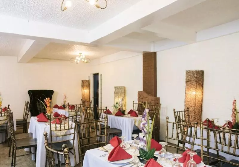 Hotelli Reddoorz Premium At The Grand Peninsula Suites