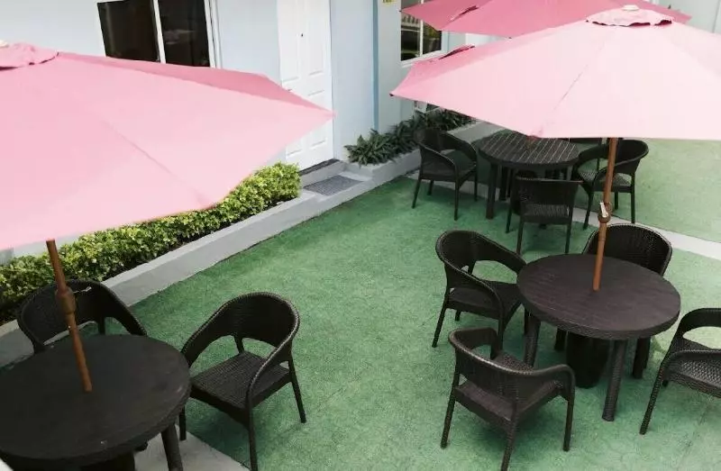 Hotelli Reddoorz Premium At The Grand Peninsula Suites