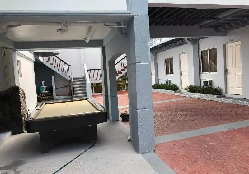 Hotelli Reddoorz Premium At The Grand Peninsula Suites