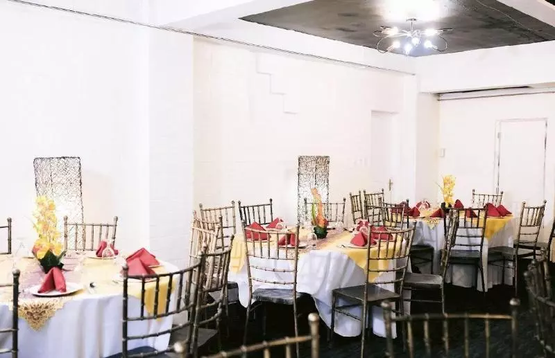 Hotelli Reddoorz Premium At The Grand Peninsula Suites