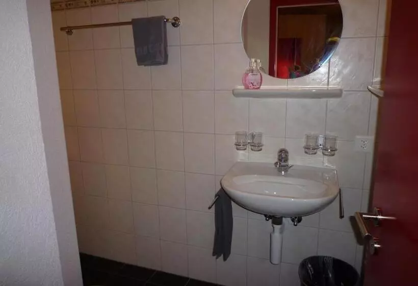 Majatalo Esthers Guesthouse