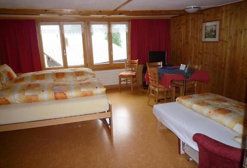 펜션 Esthers Guesthouse