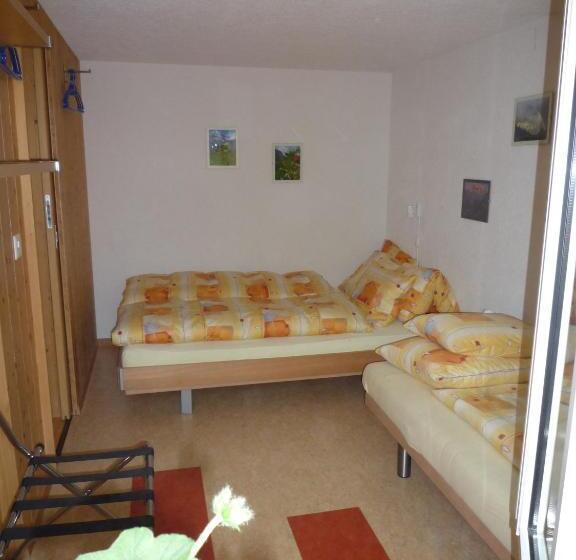 펜션 Esthers Guesthouse