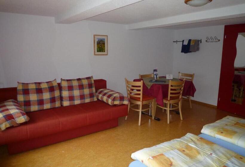 펜션 Esthers Guesthouse