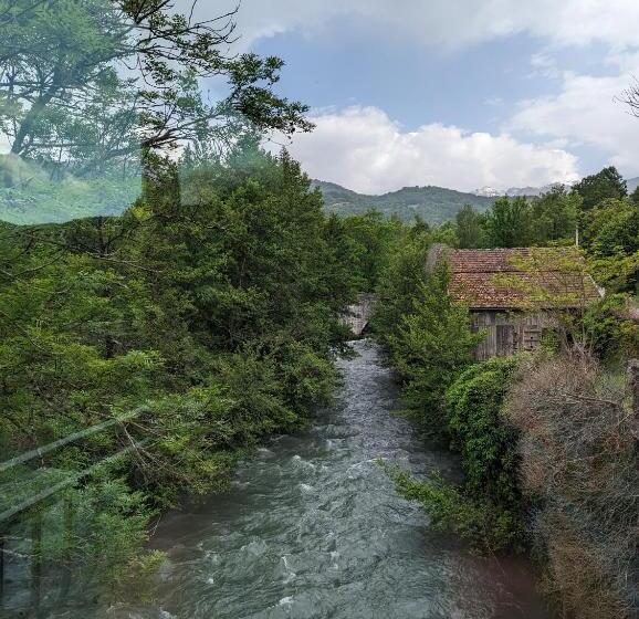 هتل Auberge Audressein