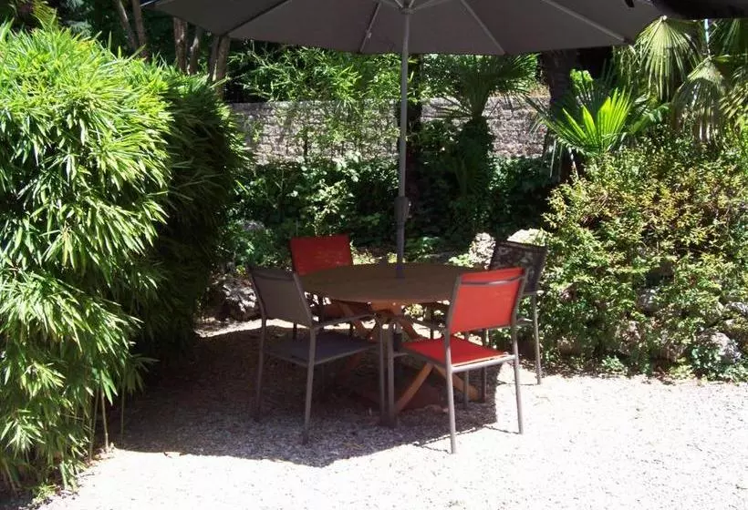 Отель Auberge Cocagne