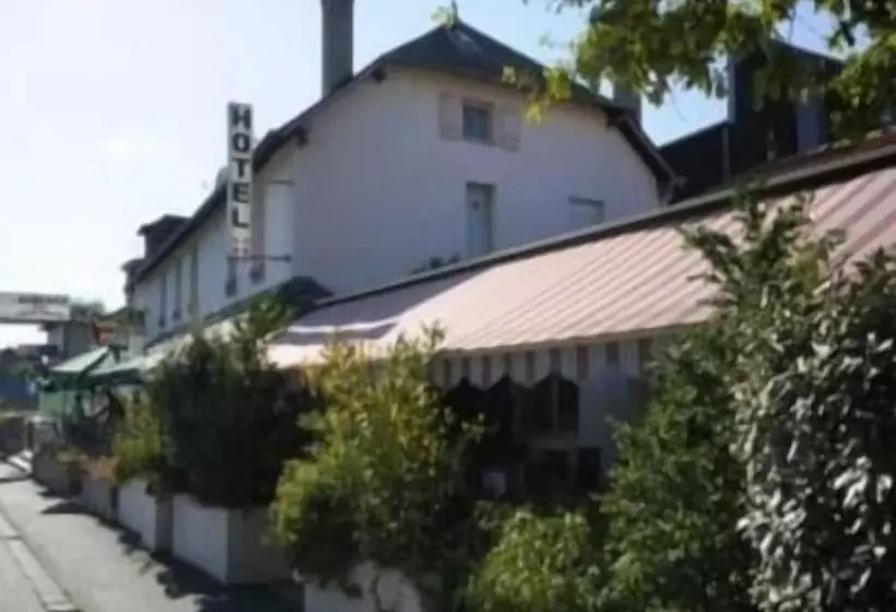 هتل Auberge Des Vieux Chênes