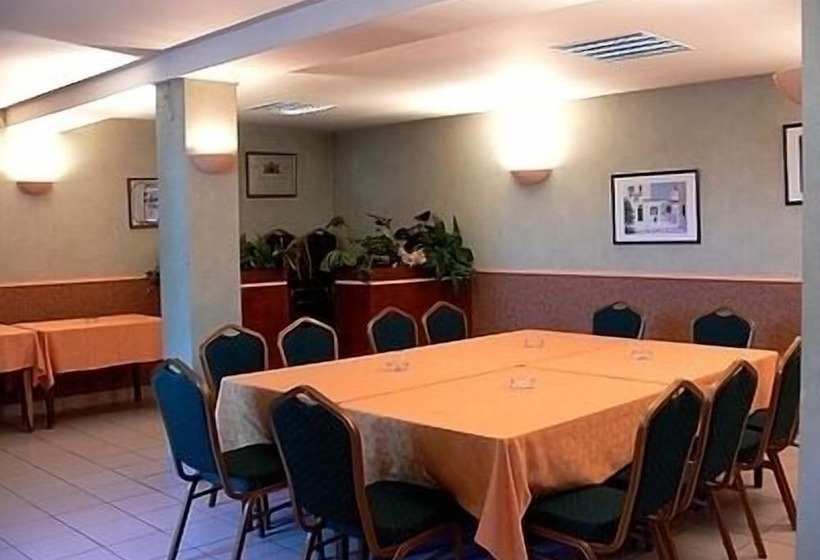 Отель Auberge Des Vieux Chênes