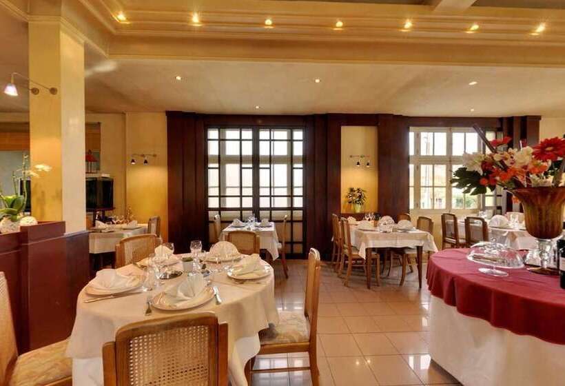 Отель Auberge Des Vieux Chênes