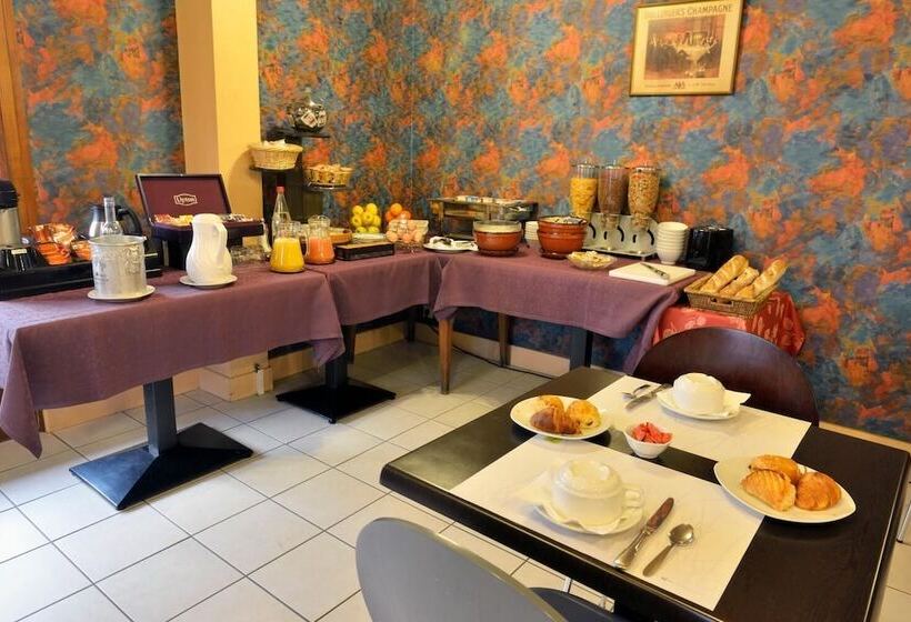 Отель Auberge Des Vieux Chênes