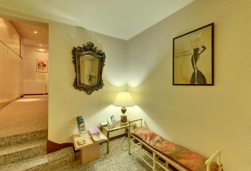 Отель Auberge Des Vieux Chênes