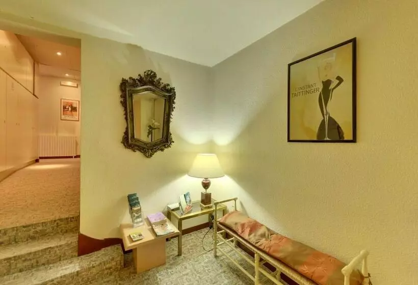 هتل Auberge Des Vieux Chênes