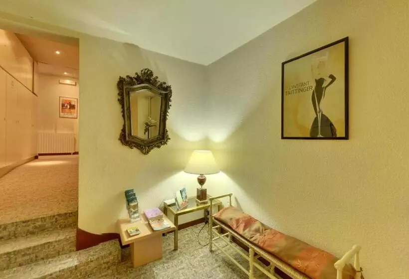 هتل Auberge Des Vieux Chênes