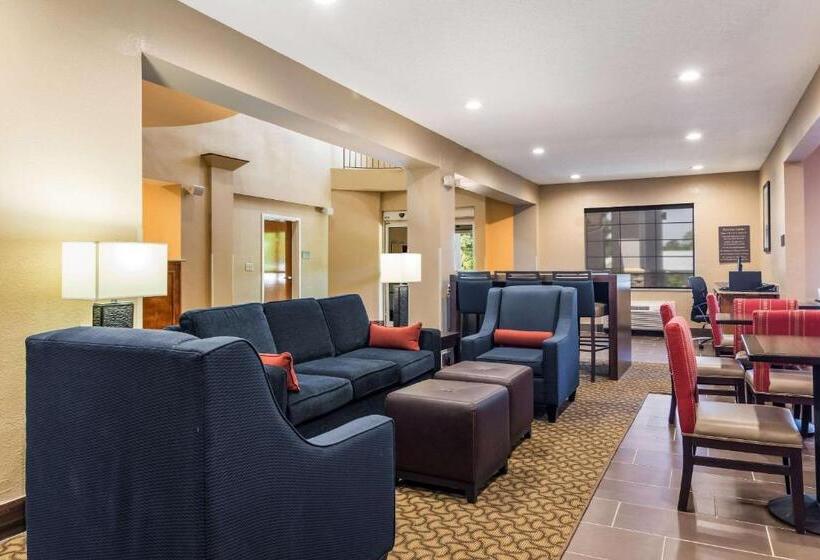 호텔 Comfort Suites