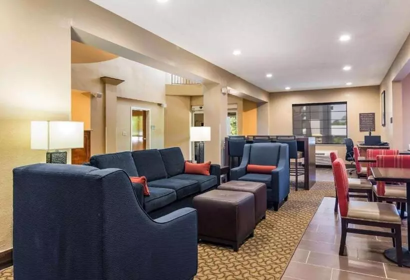 호텔 Comfort Suites