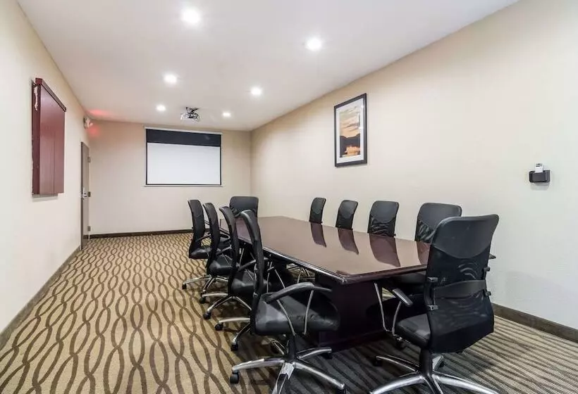 호텔 Comfort Suites