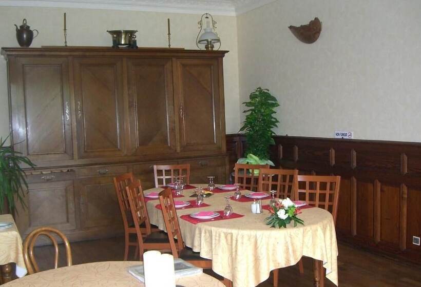 Отель Hôtel Du Commerce