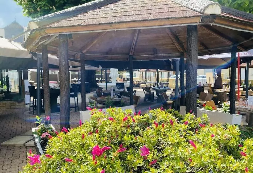 Отель Les Marronniers D'Arc