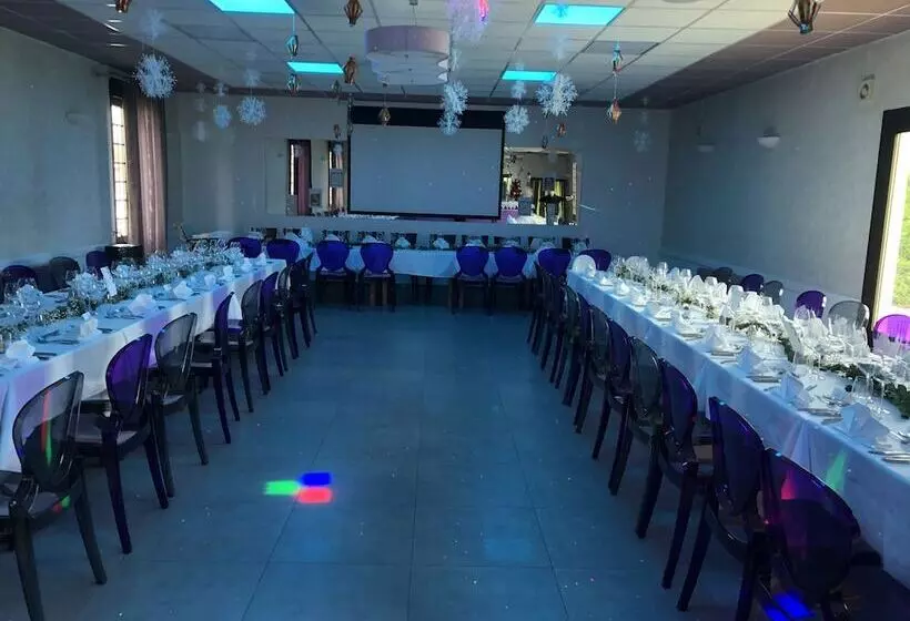 Отель Les Marronniers D'Arc