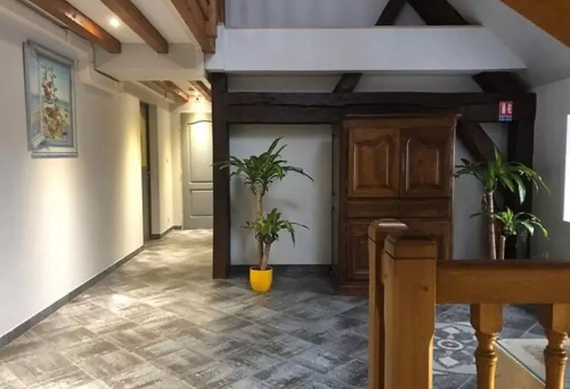 Отель Les Marronniers D'Arc