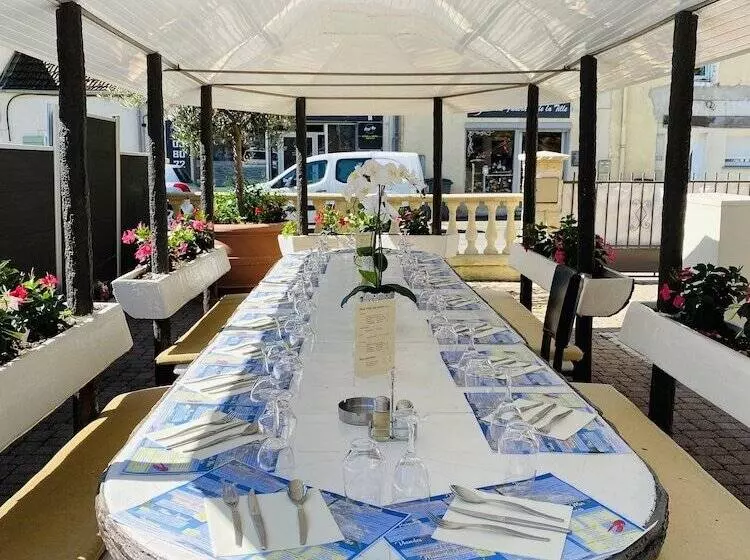 Отель Les Marronniers D'Arc