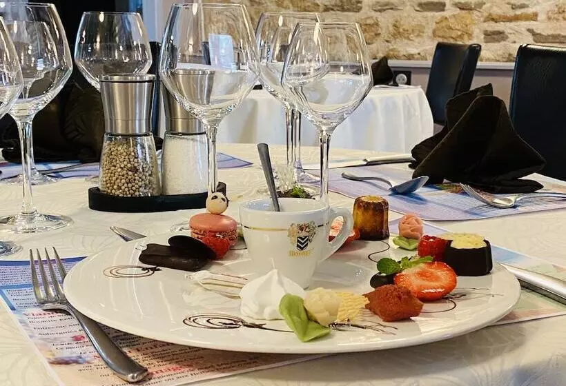 Отель Les Marronniers D'Arc