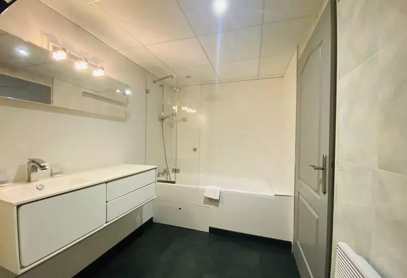 Отель Les Marronniers D'Arc