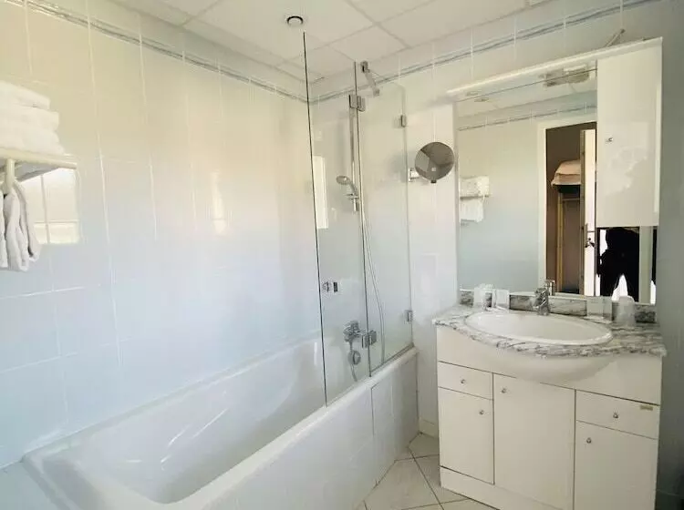 Отель Les Marronniers D'Arc