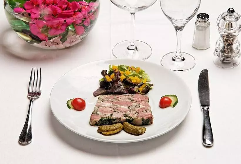 Otel Logis Hôtel De La Tête Noire