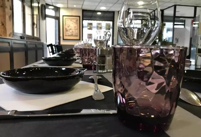 Отель Logis Le Neptune Hôtel & Restaurant