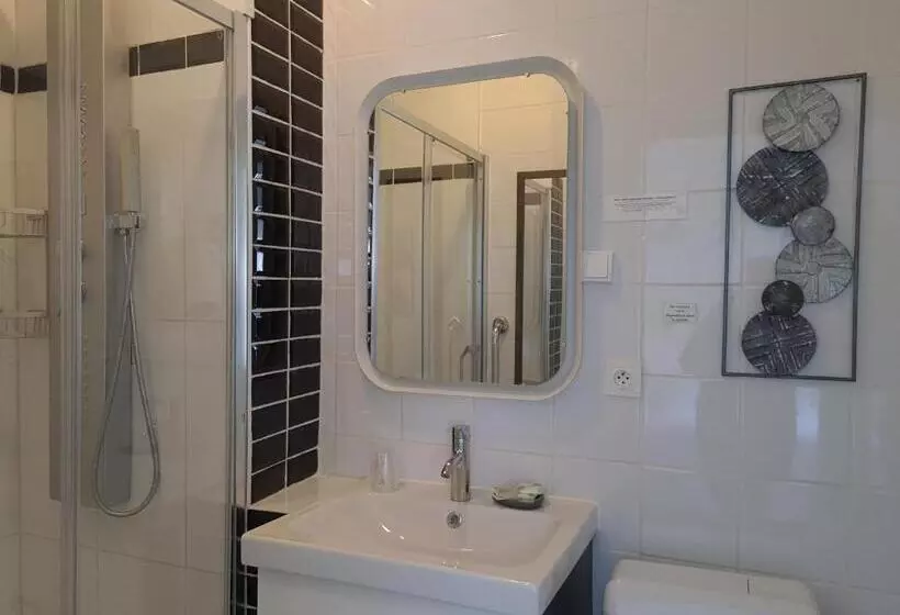 Отель Logis Le Neptune Hôtel & Restaurant