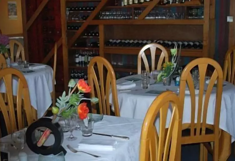 Отель Logis Hôtel & Restaurant Le Normandie