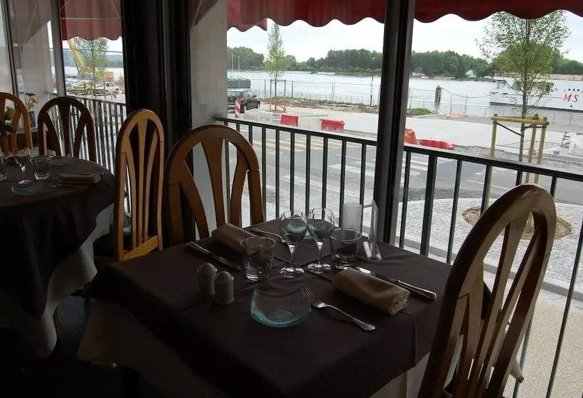 Отель Logis Hôtel & Restaurant Le Normandie