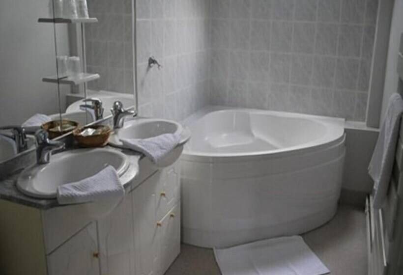 בית מלון כפרי Logis Hôtel & Restaurant Le Normandie