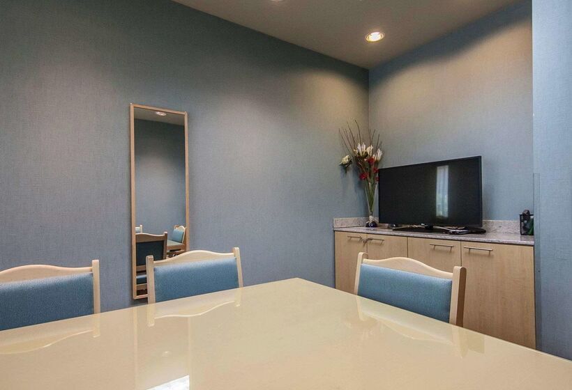 Quality Hotel Airport South