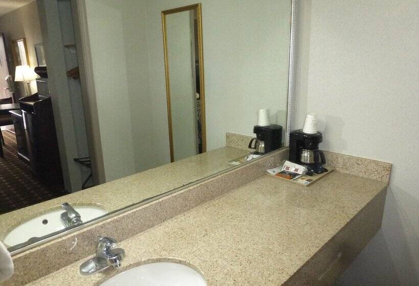 فندق Red Roof Inn Evergreen