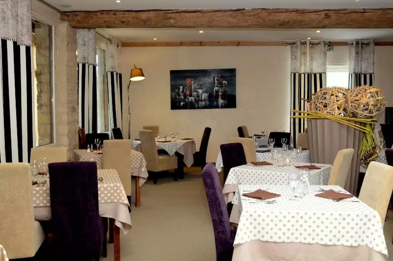 Logis Hotel Restaurant Saint Romain