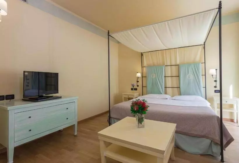 Отель Th Tirrenia Green Park Resort