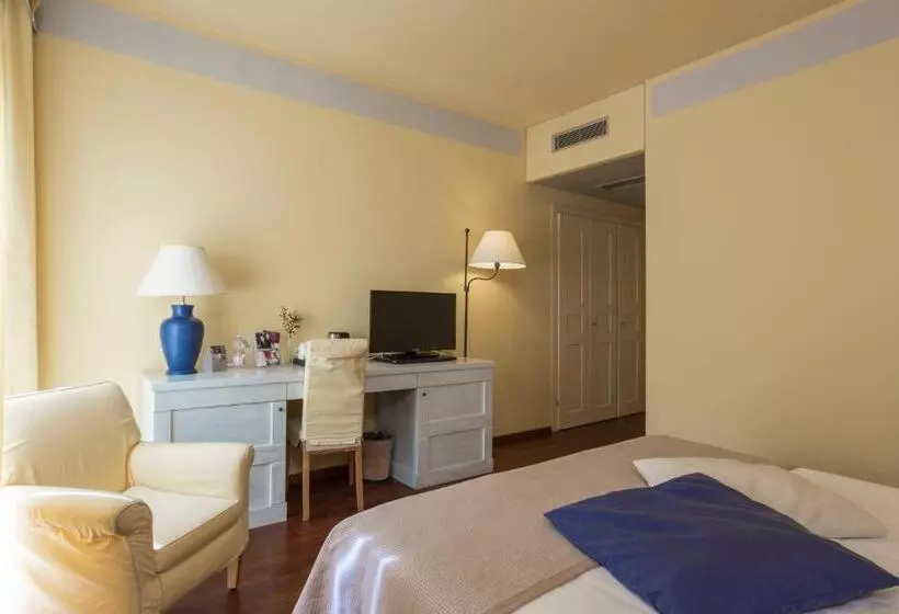 Отель Th Tirrenia Green Park Resort