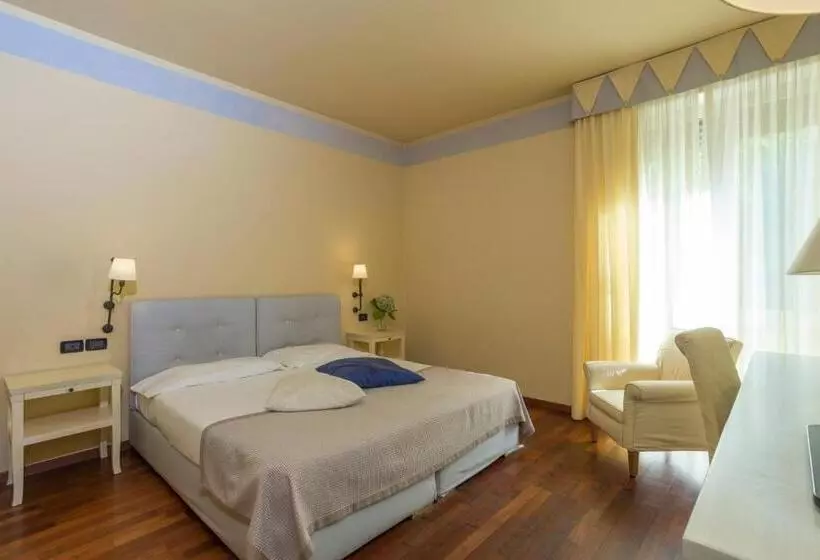 Отель Th Tirrenia Green Park Resort