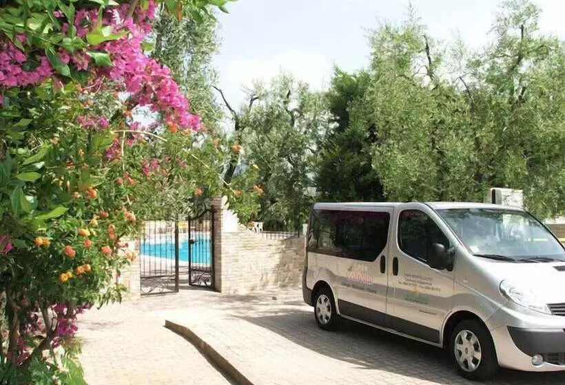 Hotelli Albergo Il Giardino