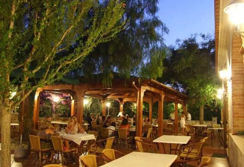 Hotelli Albergo Il Giardino