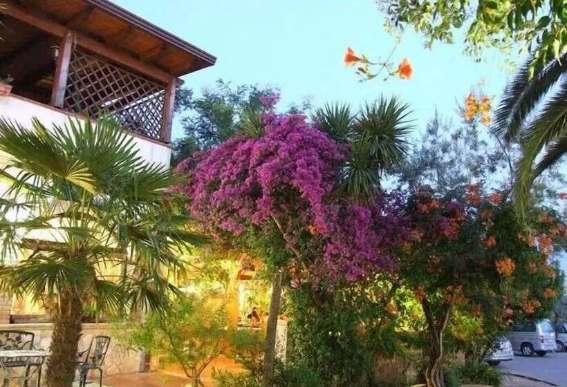 Hotelli Albergo Il Giardino