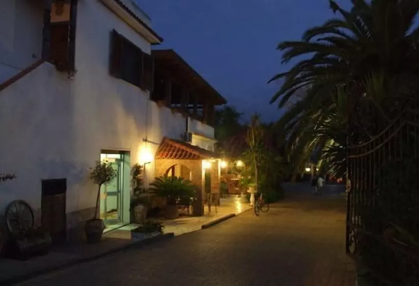 Hotelli Albergo Il Giardino