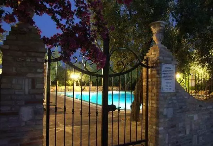 Hotelli Albergo Il Giardino