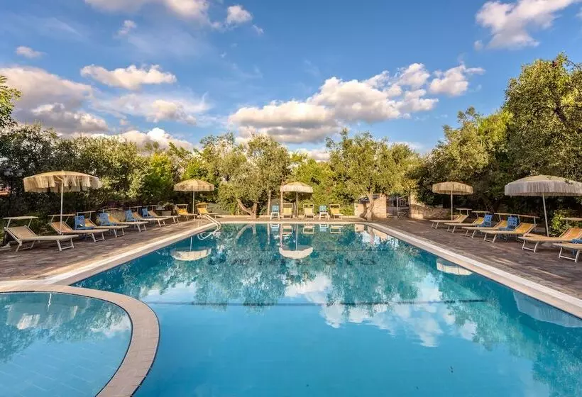 Hotelli Albergo Il Giardino