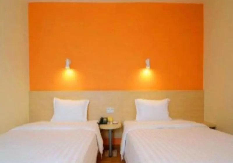 Hotelli 7 Days Premium