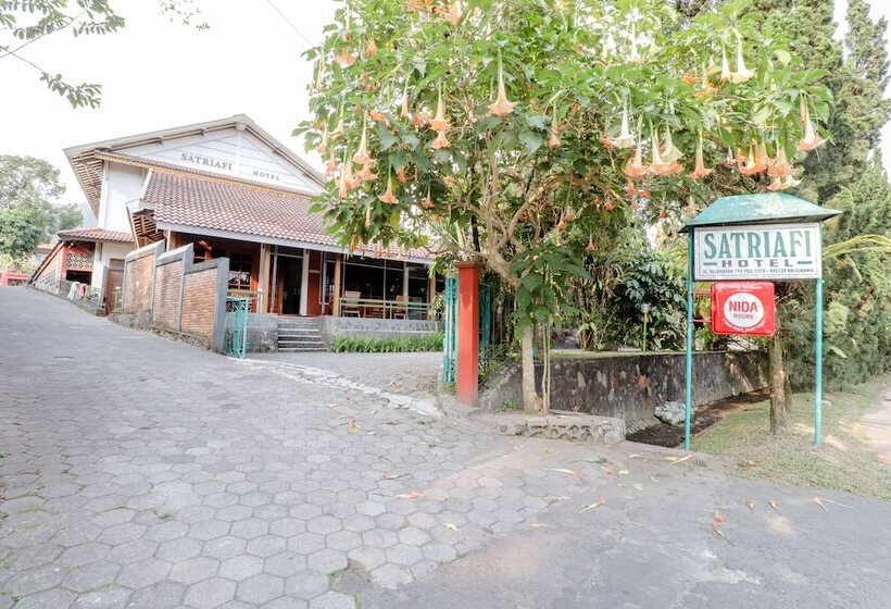 فندق Satriafi