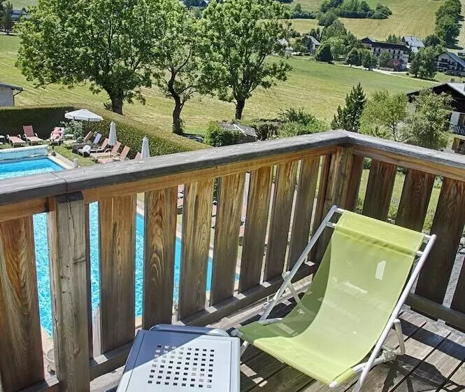 Отель Hôtel Et Spa Les Clarines